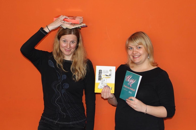 Špela Šebenik in Tadeja Bizilj pripravljata maturitetne vsebine na Prvem programu Radia Slovenija. 