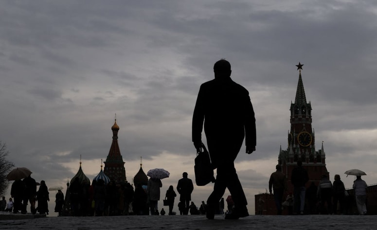 Po mnenju nekaterih evropskih politikov bi morala EU vzpostaviti dialog z Rusijo, da bi si zagotovila poceni energente. 