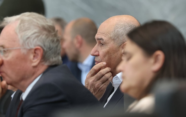 Kaj bo naredil Janez Janša?