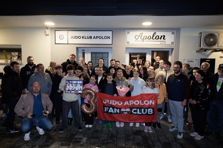 Člani kluba, sorodniki, prijatelji so se sinoči veselili uspeha z Metko Lobnik.