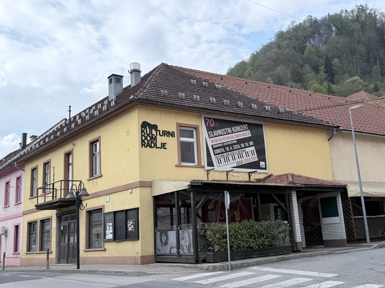 Radeljski občinski svet je sprejel sklep o izbrisu kulturnega doma s seznama javne kulturne infrastrukture pod pogojem, da je pridobljeno soglasje ministra za kulturo.