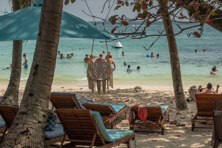 Številke dosegajo rekordne vrednosti, saj država privablja turiste z odlično zračno povezanostjo, toplo klimo in ugodnim vizumskim režimom.