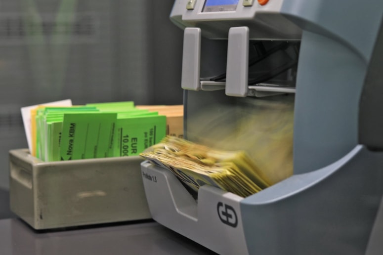 Slovenija je imela konec lanskega leta za dobrih 46,3 milijarde evrov javnega dolga.