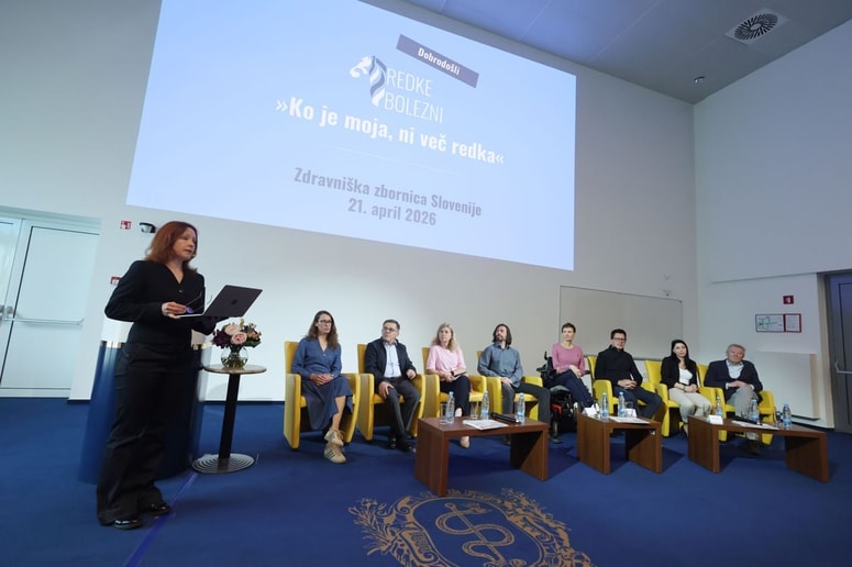 Z moderatorko tribune Lucijo Petavs (levo) so se pogovarjali: Nina Kobler, Vinko Golmajer, Teja Iskra Cigljar, Marko Mikulin, Mateja Toman, Renato Bric, Saša Ciber in prof. dr. Janez Zidar. 