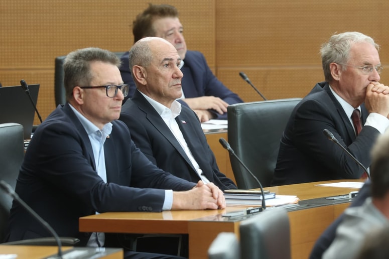 Glavna fotografija članka:SDS vložila spremembe zakona o vladi, Asta Vrečko: "Delavskim pravicam se ne piše dobro"