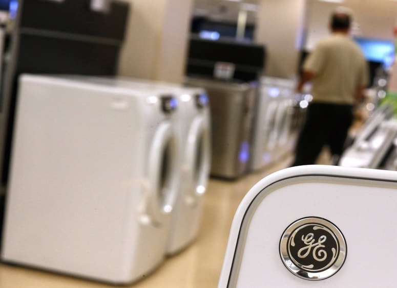 Skupina Electrolux načrtuje, da bo prihodnje povpraševanje po hladilnih napravah pokrivala s povečano proizvodnjo v svojih ostalih obratih po svetu.