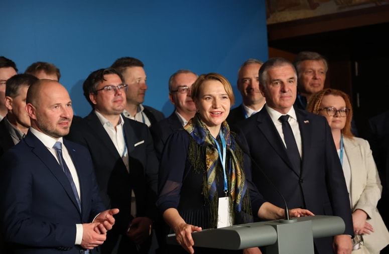 Stranke NSi, SLS in Fokus so na volitvah nastopile s skupno listo in so postale tretja največja poslanska skupina v parlamentu.