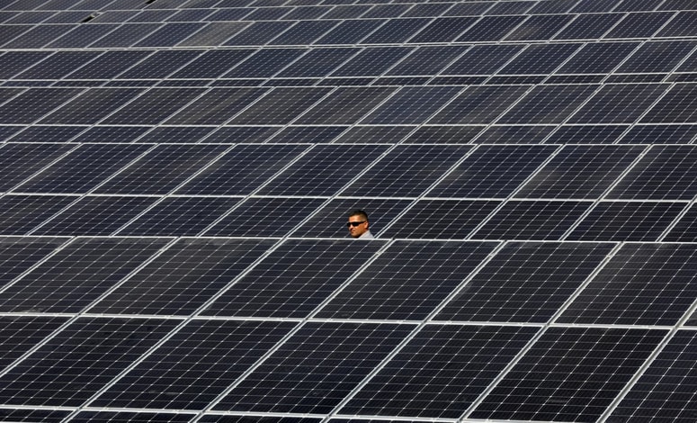 Strokovnjaki opažajo, da se je od začetka vojne v Iranu povečalo zanimanje za sončne panele. Fotografija je simbolična. 