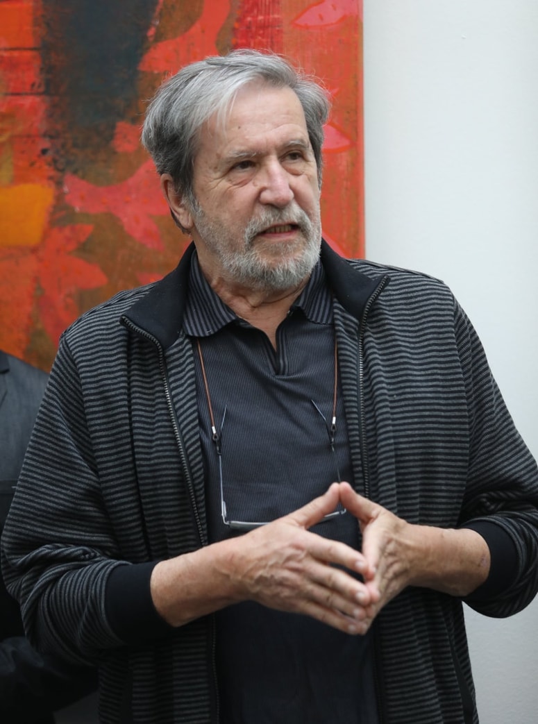 Zoran Ogrinc ustvarja v Slovenj Gradcu in v ateljeju na Sv. Janezu na Pohorju. 