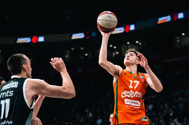 Glavna fotografija članka:Šport na TV