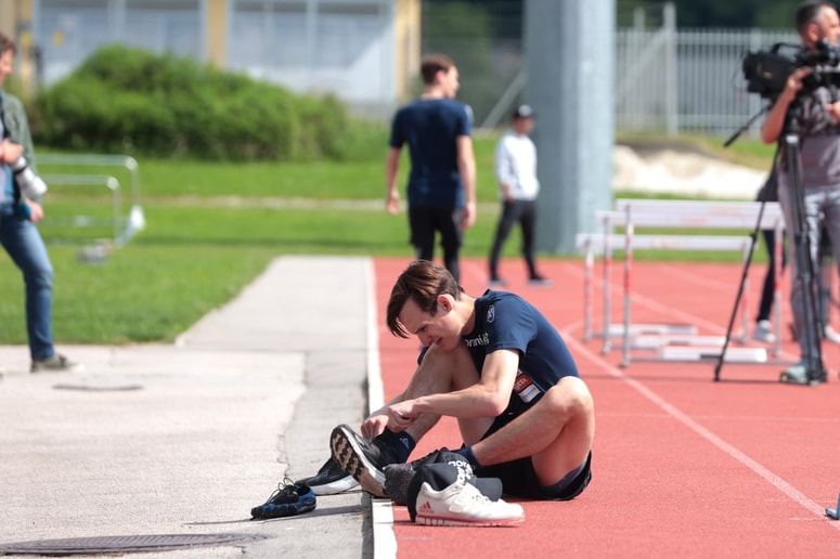 Domen Prevc se je že videl v tekaških copatih, potem pa ... 