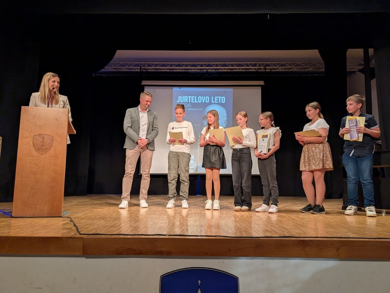 Županja občine Darja Vudler Berlak z mladimi kandidati za funkcijo župana
