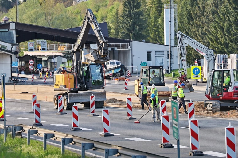 Glavna fotografija članka:(FOTO) Nadaljuje se obnova viadukta in mejnega prehoda v Šentilju. DARS razkriva, kdaj bodo dela končana
