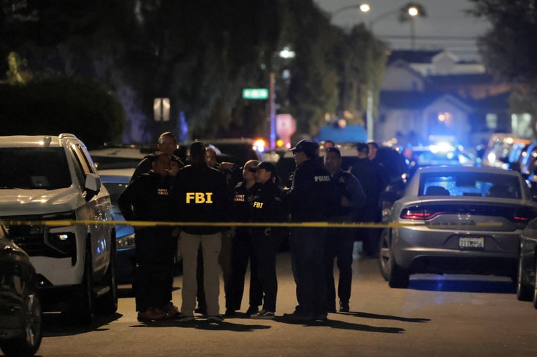 Glavna fotografija članka:Po streljanju v hotelu, kjer je bil na večerji Donald Trump: Osumljenec je bil oborožen s šibrovko, pištolo in noži