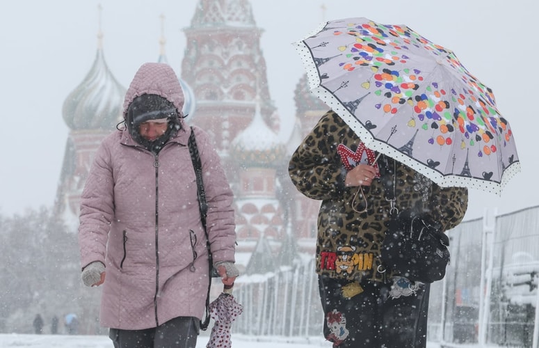 Glavna fotografija članka:(FOTO) Zaradi snega v Moskvi odpovedanih več letov