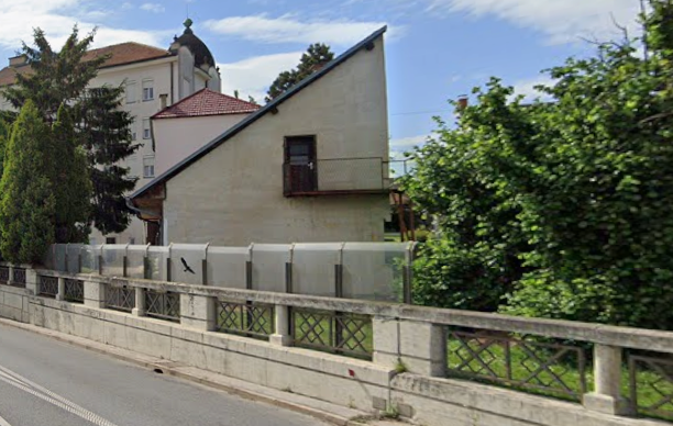 Zavod Povod ostaja na Čučkovi ulici 3, kjer prostore najema brezplačno. 