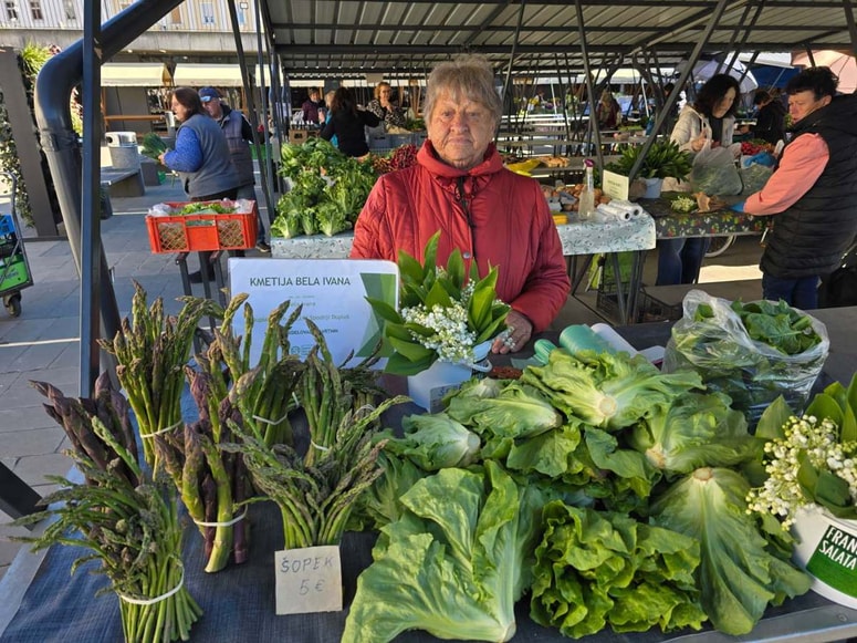 Šparglji iz Spodnjega Dupleka, ki jih prodaja Ivana Bela, sodijo med najbolj iskane pomladne pridelke. 