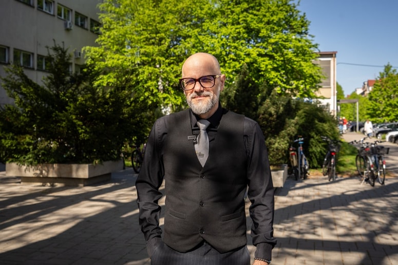 Dean Korošak: "Mladim ljudem je treba pokazati, da so tukaj zaželeni, da imajo priložnost za karierni razvoj in okolje, v katerem lahko ustvarjalno delajo." 