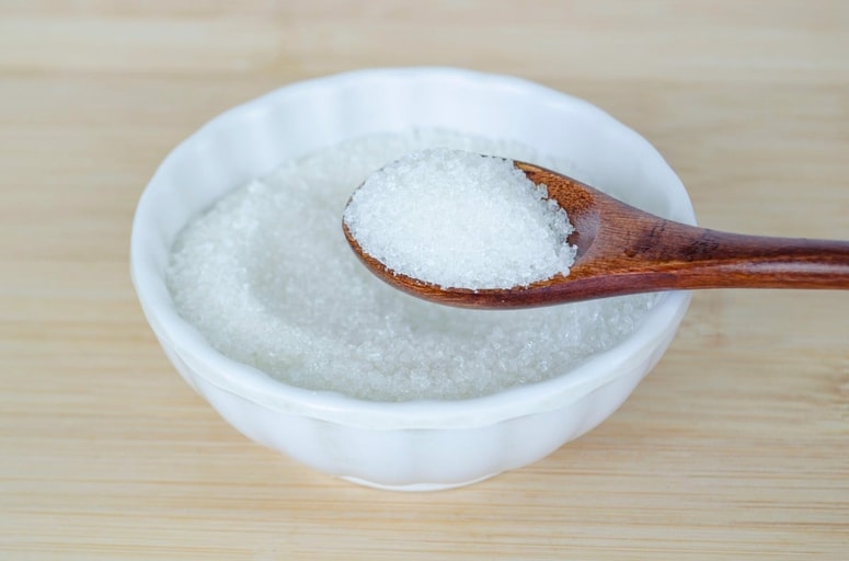 Ena izmed njih je preveč soli v prehrani. 