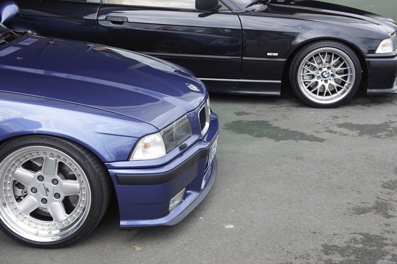 Najditelji so v hlevu odkrili legendarni avtomobil BMW, ki ga poznavalci uvrščajo med najredkejše in najbolj iskane avtomobile. Fotografija je simbolična. 