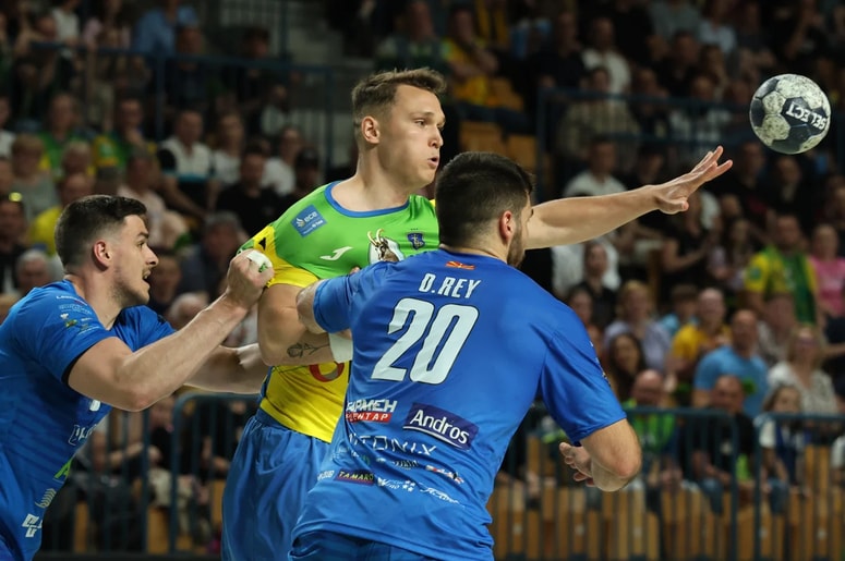 Glavna fotografija članka:Šport na TV