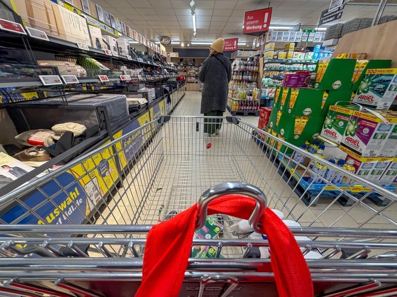 Glavna fotografija članka:Več kot tri leta ni toliko podjetij kot zdaj načrtovalo dviga cen