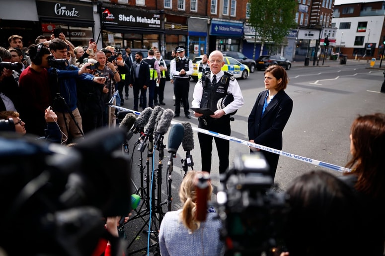 Glavna fotografija članka:Policija napad z nožem v Londonu preiskuje kot teroristično dejanje
