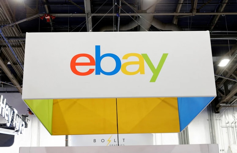 eBay ni pasiven opazovalec na trgu. Podjetje je februarja napovedalo prevzem platforme Depop za približno 1,2 milijarde dolarjev, s čimer želi okrepiti svojo prisotnost v segmentu rabljenih oblačil in med mlajšimi uporabniki.