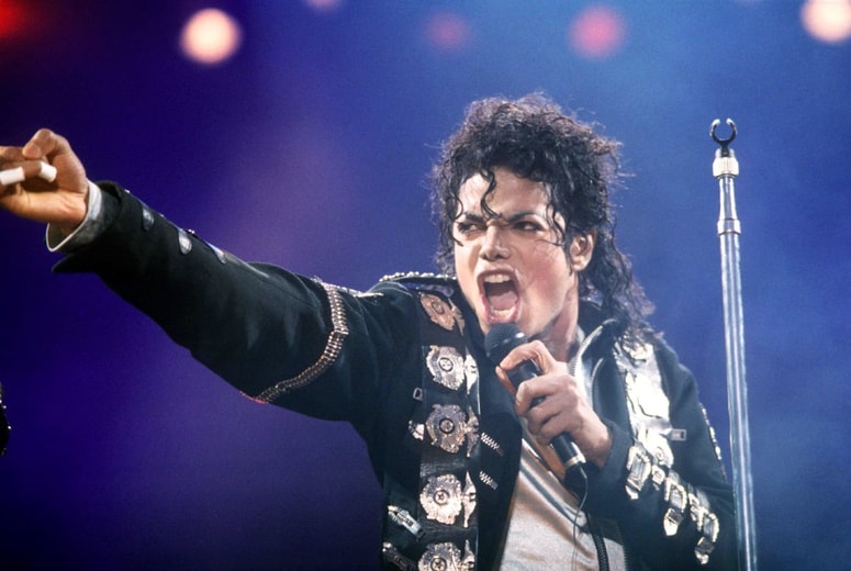 Michael Jackson med koncertom na stadionu Wembley v Londonu leta 1988. 