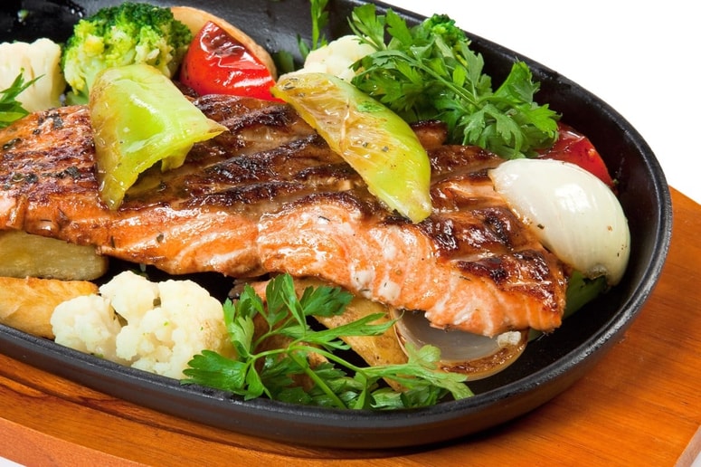 Glavna fotografija članka:(RECEPT) Riba z zelenjavo