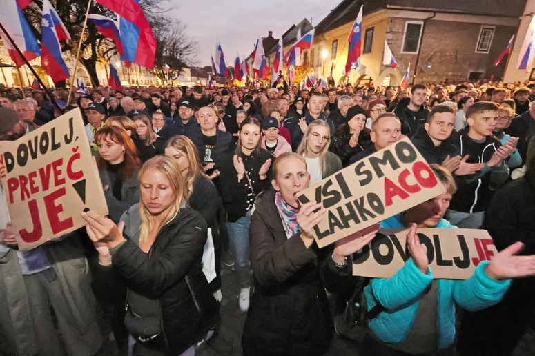 Šutarjeva smrt je bila povod za množičen protest, na katerem je okoli 10.000 ljudi 28. oktobra lani opozorilo na nereševanje romskih vprašanj.