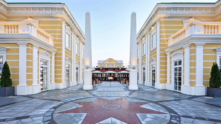 Fashion Outlet Parndorf je razdeljen na tri dele – Alpha, Beta in Gamma. Del Beta je trenutno zaseden približno 71-odstotno, kar se je izkazalo za premalo za stabilno poslovanje.