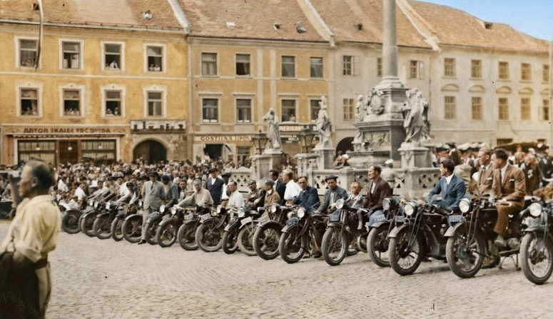 Podobno srečanje motoristov so v mestu pripravili že pred skoraj devetimi desetletji, kar časovno sovpada z začetki Fotokluba Maribor, ustanovljenega leta 1936.