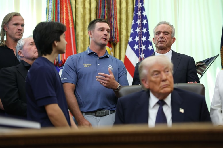 Donald Trump v Ovalni pisarni Bele hiše
