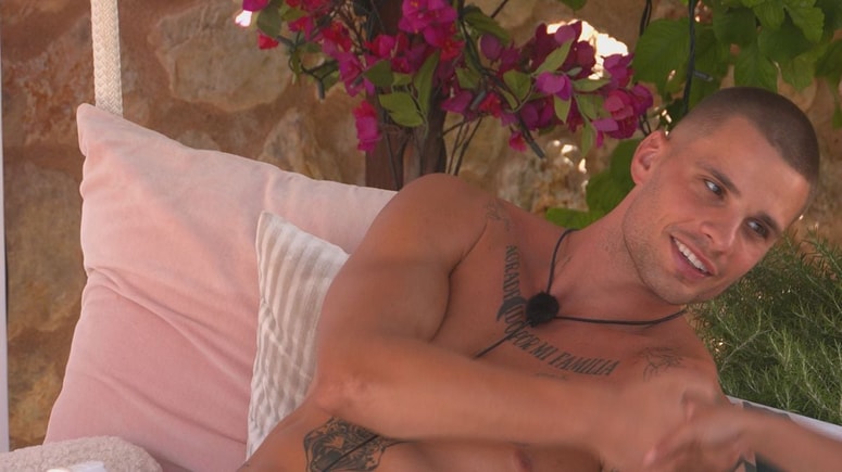 Postavni Boris Vidović je sodeloval v 12. sezoni britanskega šova Love Island, ki so ga posneli na Majorki. 