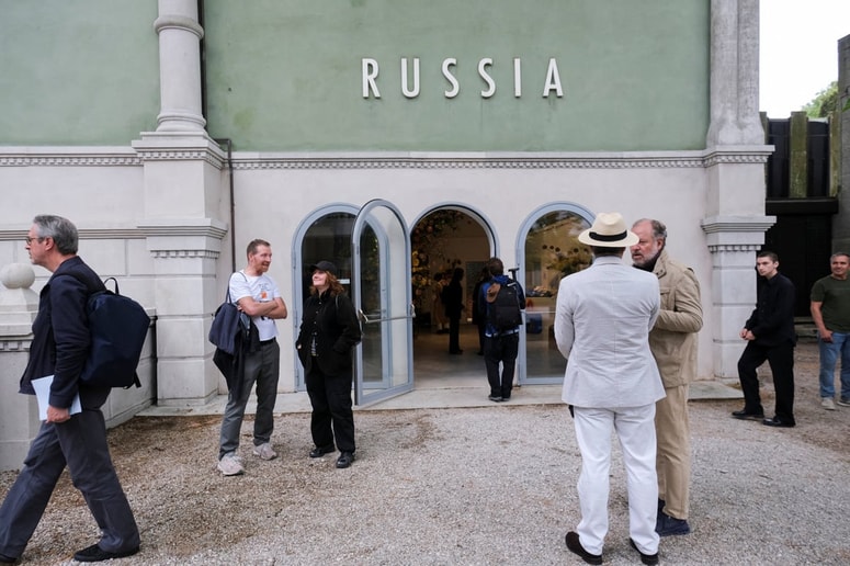 Ruski paviljon bodo v soboto, ko se bienale odpre za širšo javnost, zaprli. Ta teden, ko je bila manifestacija odprta za strokovno javnost in novinarje, pa je bil paviljon odprt. 