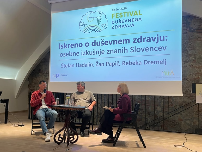 V Celju so kot uvod v Festival duševnega zdravja, ki bo 15. maja, pripravili okroglo mizo, kjer so o duševnih stiskah spregovorili Štefan Hadalin, Žan Papič ter na daljavo Rebeka Dremelj. 