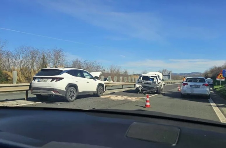 V nesreči, ki se je v začetku februarja zgodila na štiripasovnici pred izvozom za Bertoke, so bila udeležena tri vozila. 