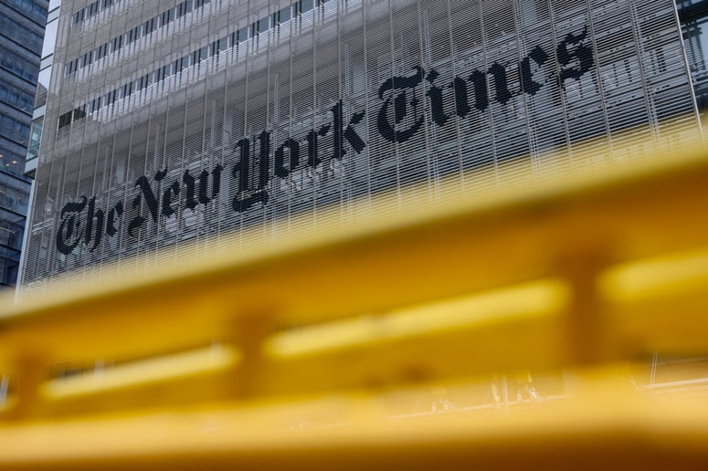 Pri New York Timesu so obtožbe zavrnili.