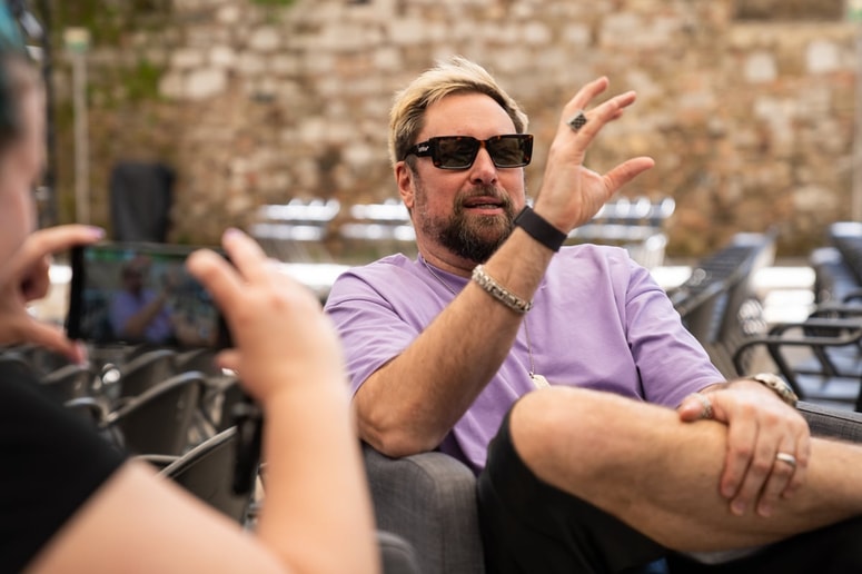 "Ko si mlad, pridejo slava, denar, uspeh, in misliš, da si nedotakljiv," pravi Umek. 