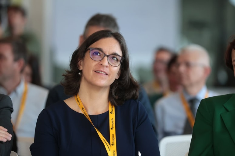Po mnenju Goloba Tina Seršen ni imela ustreznega pooblastila za podpis odločitve ministrstva.