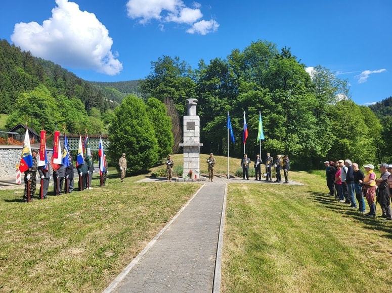 S tradicionalnim pohodom, polaganjem venca in spominsko slovesnostjo so se poklonili Franju Malgaju 