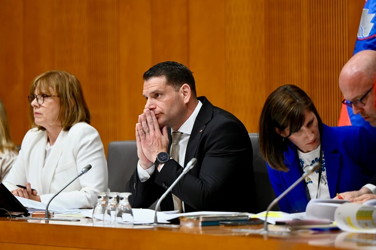 Zoran Stevanović in Uršula Zore Tavčar (levo)