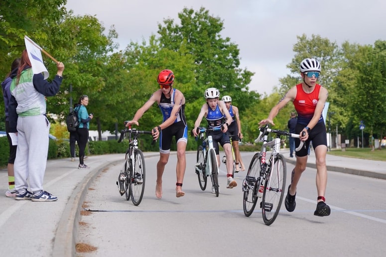 Glavna fotografija članka:(FOTO) Ptujski triatlon: Enim želja pod magično mejo, drugim premagati prijatelja