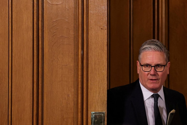Britansko ministrstvo za obrambo trdi, da redno moti in odvrača plovila senčne flote, vendar pri tem ne navaja nobenih konkretnih podrobnosti o svojih operacijah.