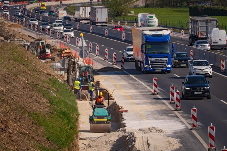 Gneče je mogoče pričakovati na vseh avtocestah po državi.