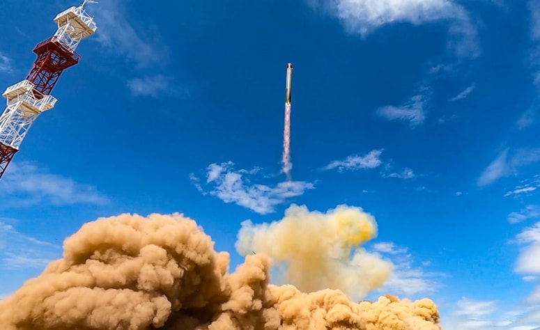 Fotografija izstrelitve rakete sarmat, ki jo je objavilo rusko obrambno ministrstvo.