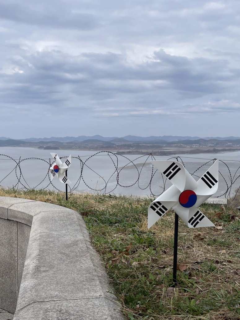Pogled na Severno Korejo čez reko