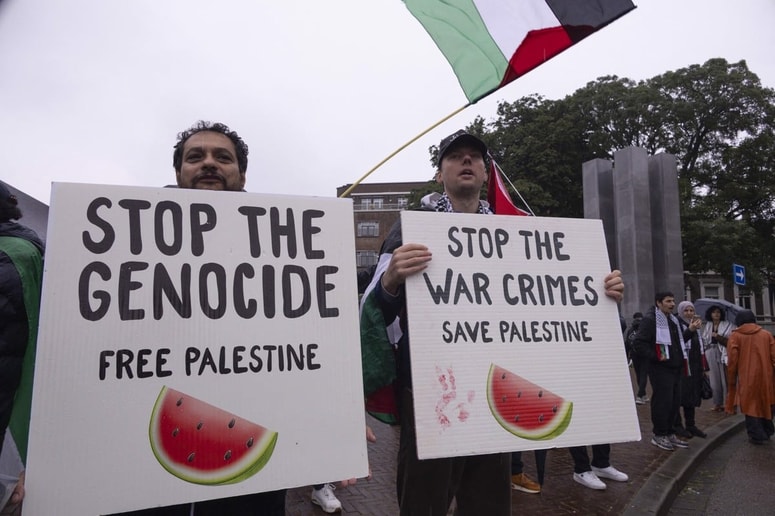 Poleg rezine lubenice urad kot sporen primer navaja tudi obris celotne države Izrael, obarvan v palestinske barve.