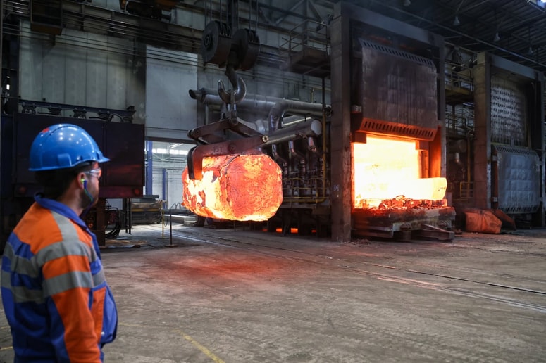 Največji družbi SIJ Acroni in SIJ Metal Ravne sta v začetku leta 2025 z bankami najprej podpisali dogovor, ki je omogočil stabilno podlago za pogajanja in izvedbo celovite dolgoročne kapitalske strukture, sredi leta pa še dogovor o zagotovitvi dodatne likvidnosti v višini 25 milijonov evrov, sporočajo iz Skupine SIJ.